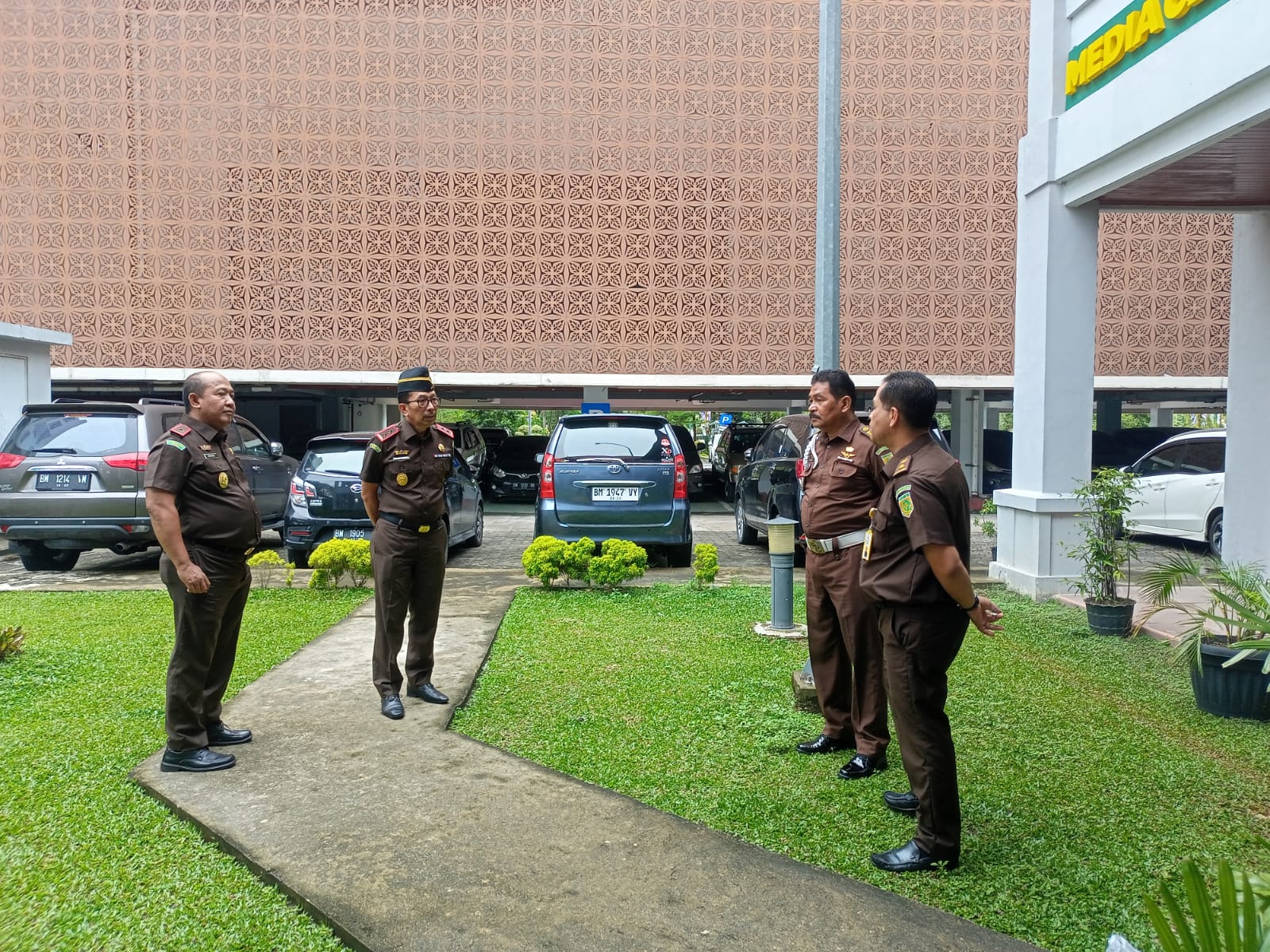 Kajati Riau Akmal Abas Tinjau Ruang Media Center dan Gedung Kantor