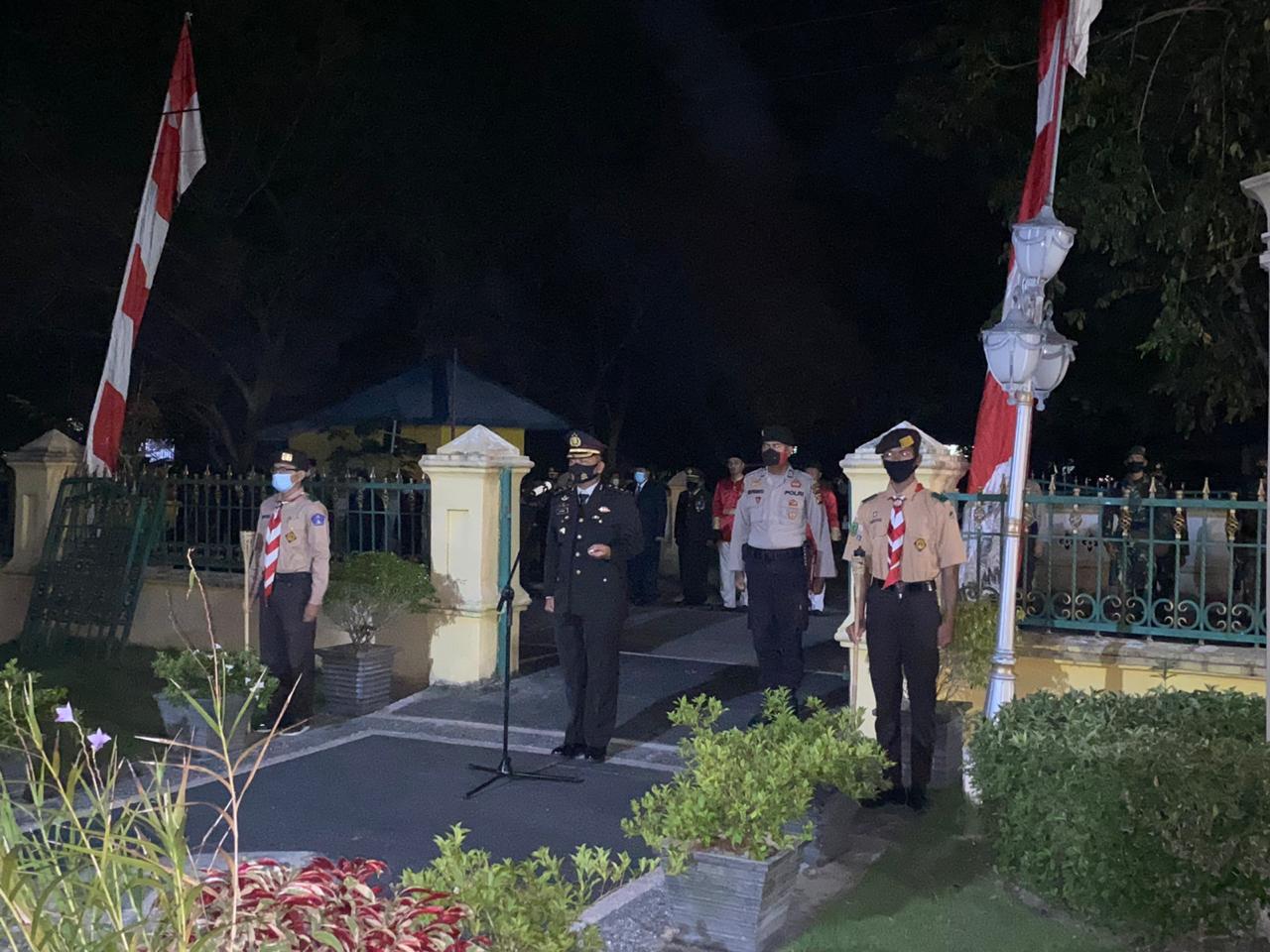 Tetap Patuhi Prokes. Kapolres Siak Pimpin Apel Dan Renungan Suci