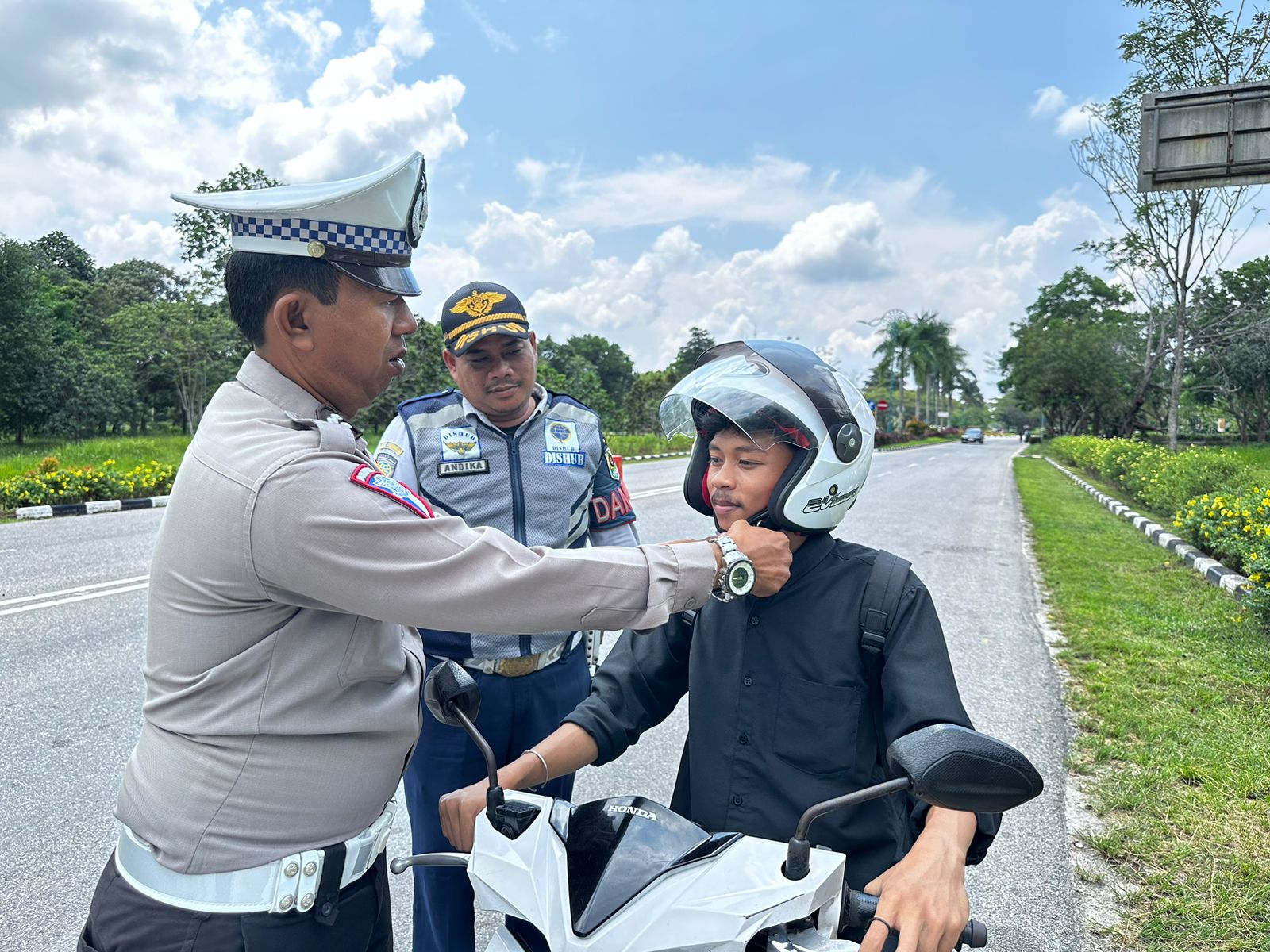 Ditlantas Polda Riau dan Satlantas Jajaran Gelar Tertib Helm, Ini Imbauannya