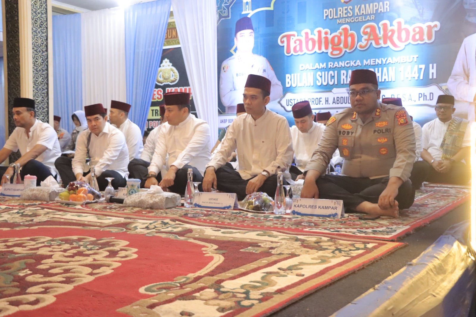 Ribuan Masyarakat Kampar Khusyuk Ikuti Tabligh Akbar Bersama Ustadz Abdul Somad di Polres Kampar