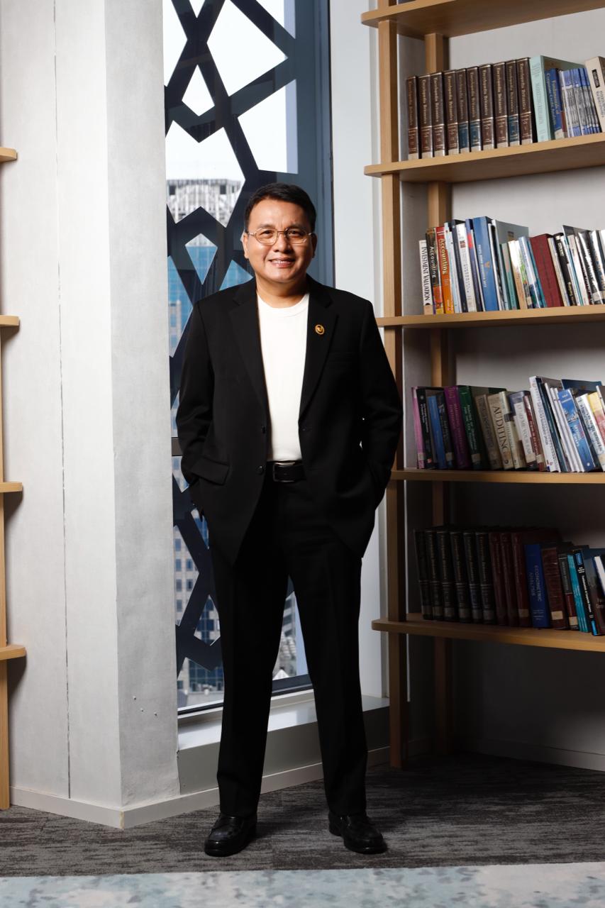 Lima Dewan Pakar Sedang Menyeleksi Jaksa Berprestasi Pada Program Adhyaksa Award