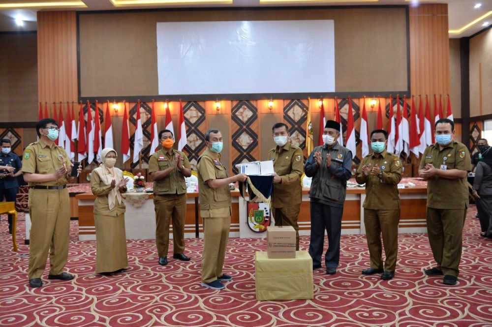 Gubri Serahkan Bantuan Obat Covid-19 Ke Wali Kota Pekanbaru