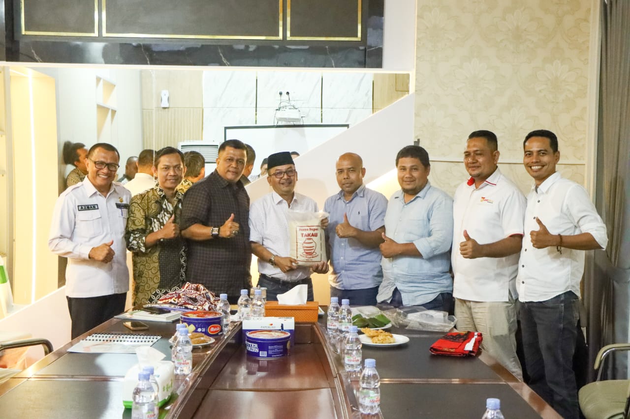 Pj Bupati Terima Aundiensi Komisaris PT Semoga Laris Jaya Kampar Rencana Launching Beras Takau