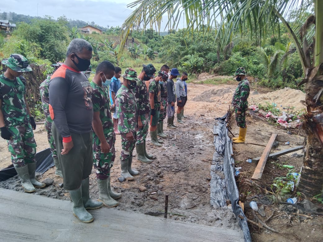 Sebelum Melaksanakan Kerja Pada Satgas TMMD Ke 110 Bersama Masyarakat Disasaran 7