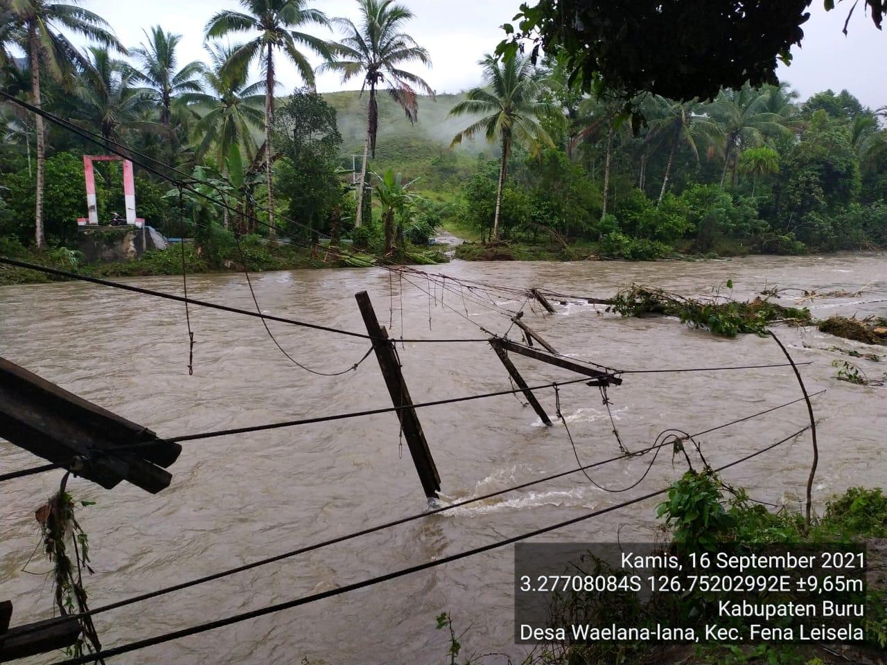 Satu Jembatan Penghubung Wilayah Rusak Berat Akibat Banjir