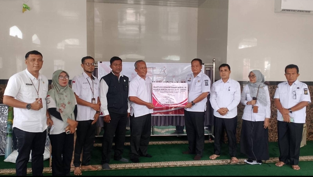 136 Warga Rentan Dapat Bantuan Sembako dan Alat Bantu Disabilitas Dari Dinsos Kampar
