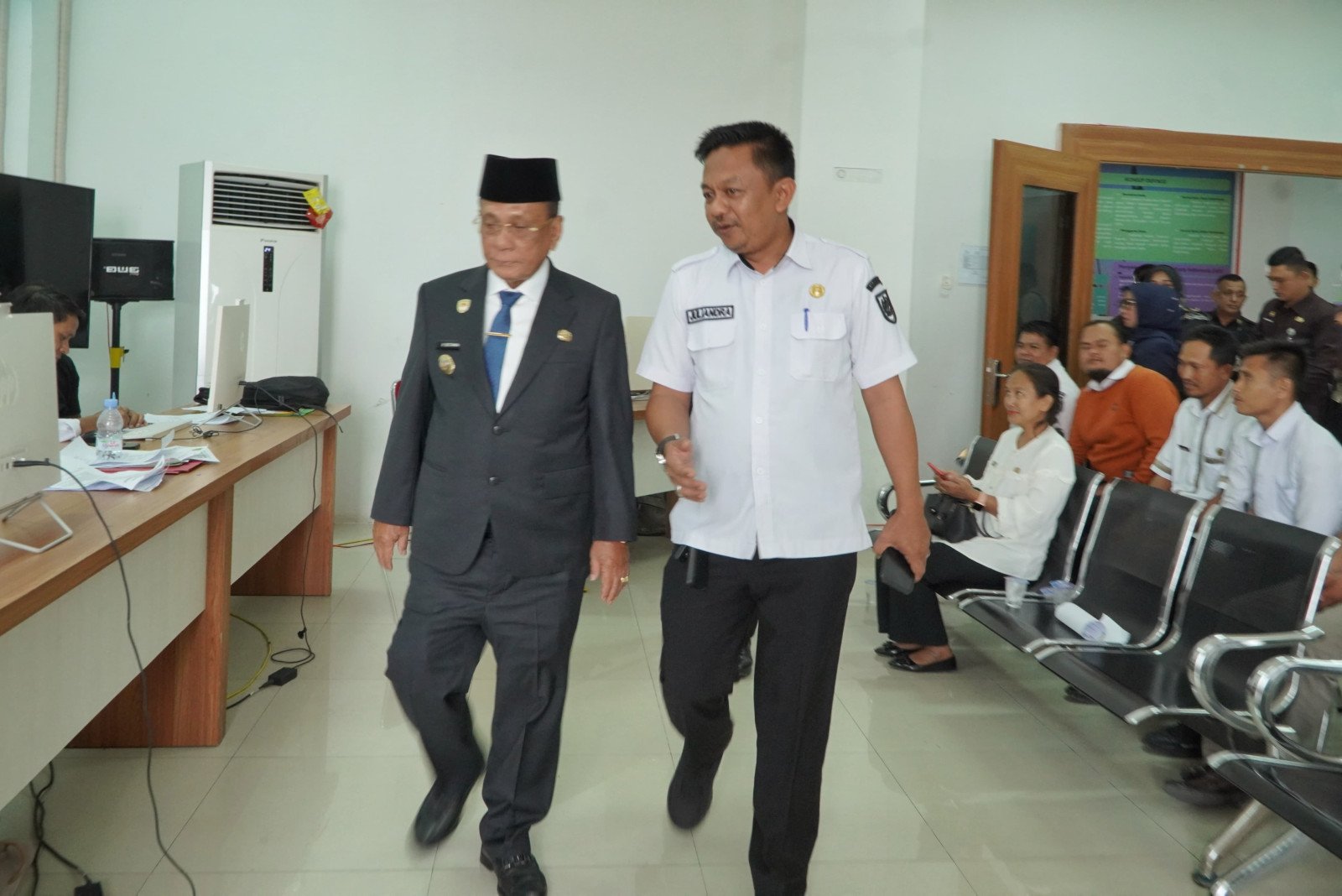 Percepat Digitalisasi Birokrasi, Bupati Rohil Tinjau Perekaman TTE PPPK Paruh Waktu