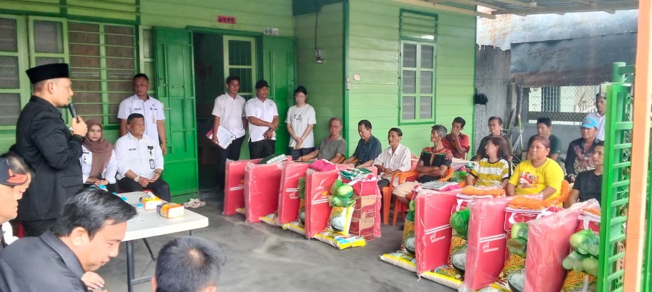 Pasca Kebakaran di Bagan Barat, Pemkab Rohil Salurkan Bantuan bagi Warga Terdampak