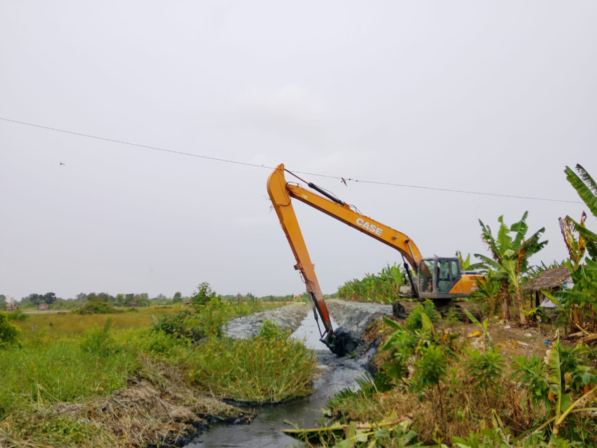 Gerak Cepat Atasi Genangan, Bupati Rohil Perintahkan PUPR Intensifkan Normalisasi Drainase