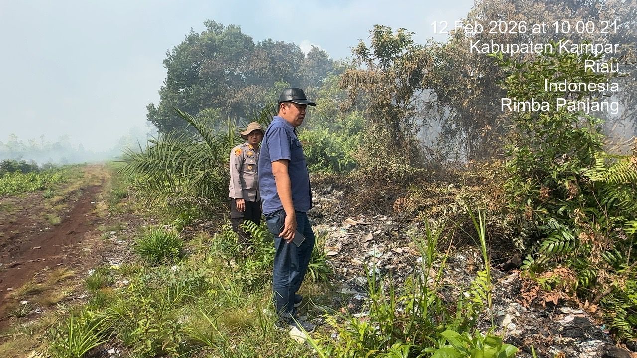 Kebakaran Lahan di Rimbo Panjang, Polsek Tambang dan BPBD Kampar Lakukan Pemadaman di Hari Kedua