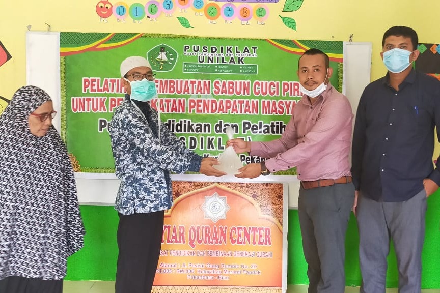 Kreatif, Di Masa Pandemi Pusdiklat Unilak Latih Guru Tahfiz Membuat Sabun