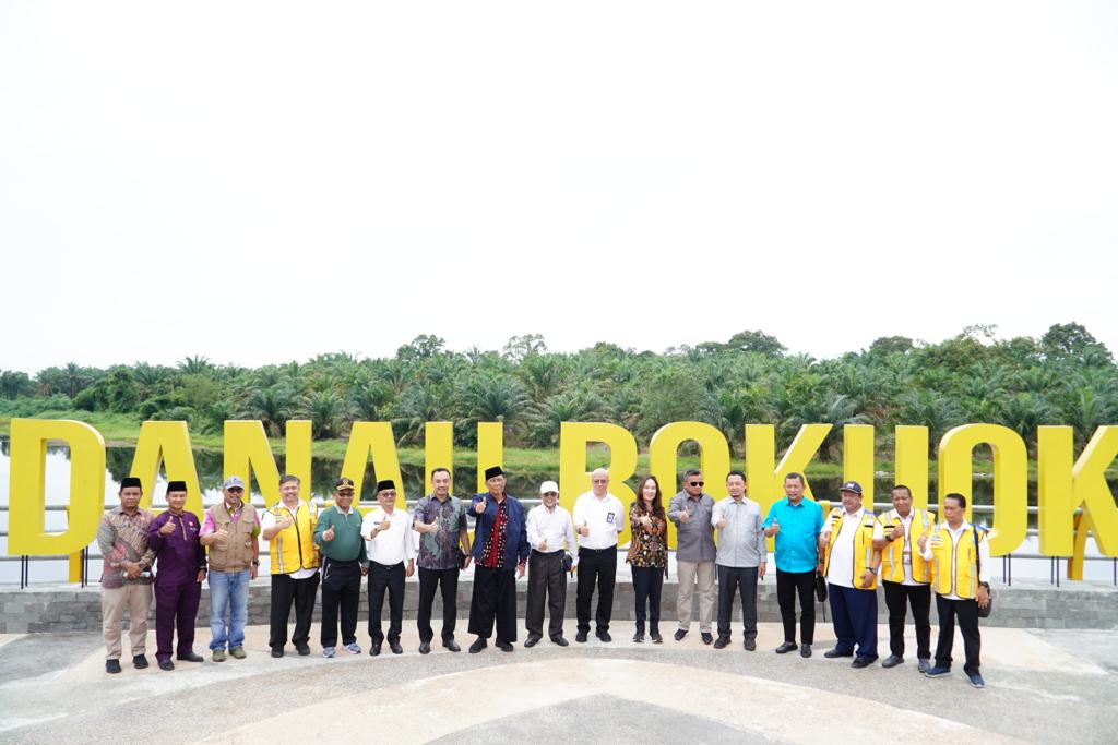 Pj Bupati Kampar Sambut Kunjungan 24 Anggota Komisi V DPR RI di  Danau Bokuok