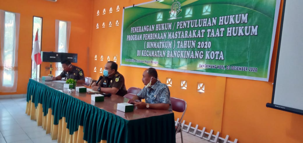 Kejari Kampar Gelar Penyuluhan Hukum Binmatkum Kepada Desa