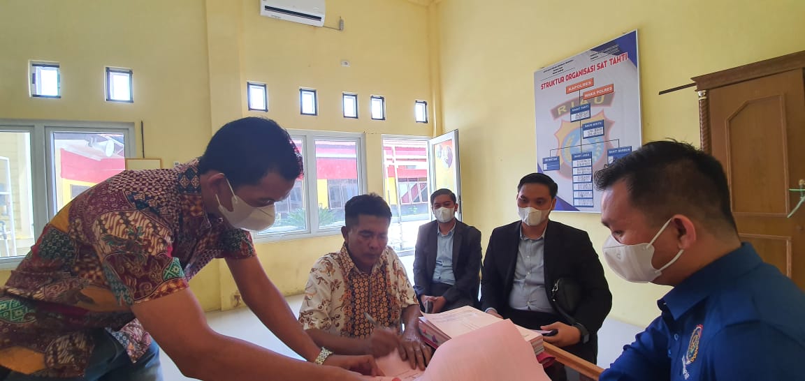 Kejari Kampar Laksanakan Tahap II Perkara Dugaan Tipikor Mantan Pj Kades Mentulik 