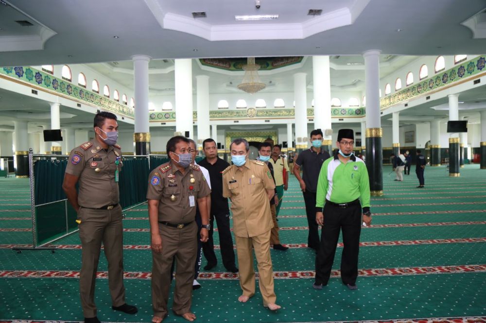 Salat-Zuhur-Berjamaah-di-Masjid-Raya-Annur-dan-Al-Hidayah-Riau-Ditiadakan-Jelang-Sterilisasi.