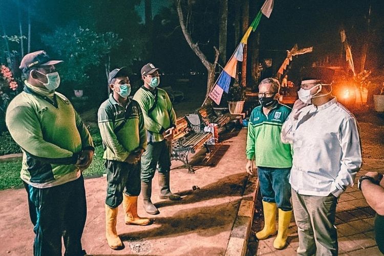 Anis Bawesdan Tinjau Penggali Kubur  Hingga Larut Malam