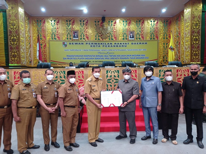 DPRD Kota Pekanbaru Bersama Pemko, Sahkan APBD Tahun 2022 Rp 2,560 Triliun