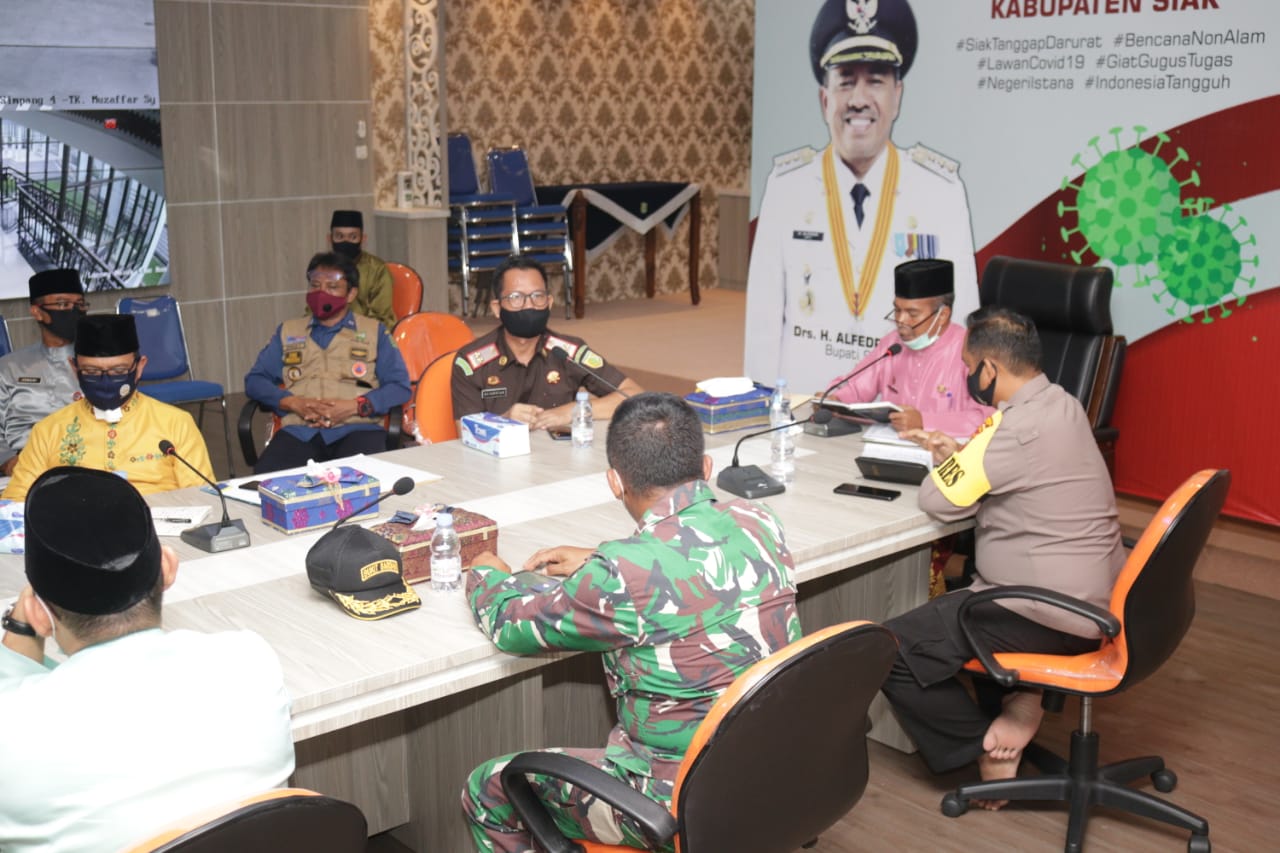 Sekda Siak Jamaluddin bersama Unsur Forkopimda Sampaikan Perkembangan Covid  19 Kepada Gubernur Riau