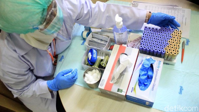 Vaksin COVID-19 Belum Disertifikasi Halal, Apa Efeknya Bagi Relawan?