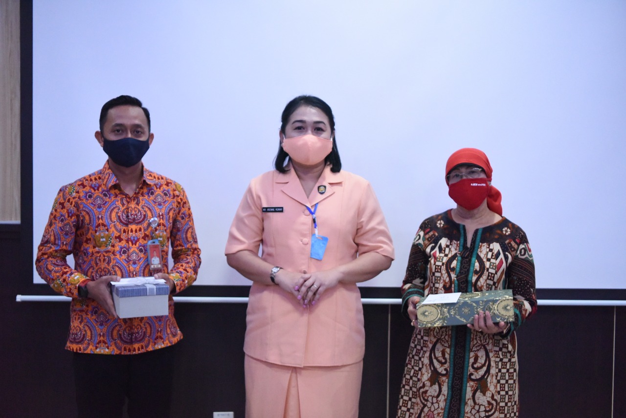 Ny.Irenne Ronny Moningka Lepas Purna Tugas SD Angkasa Lanud Roesmin Nurjadin