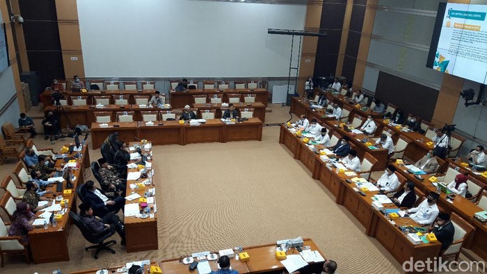 Emosional di Rapat DPR, Politikus PAN Sebut "Pak Menteri Agama Islam atau Bukan"?