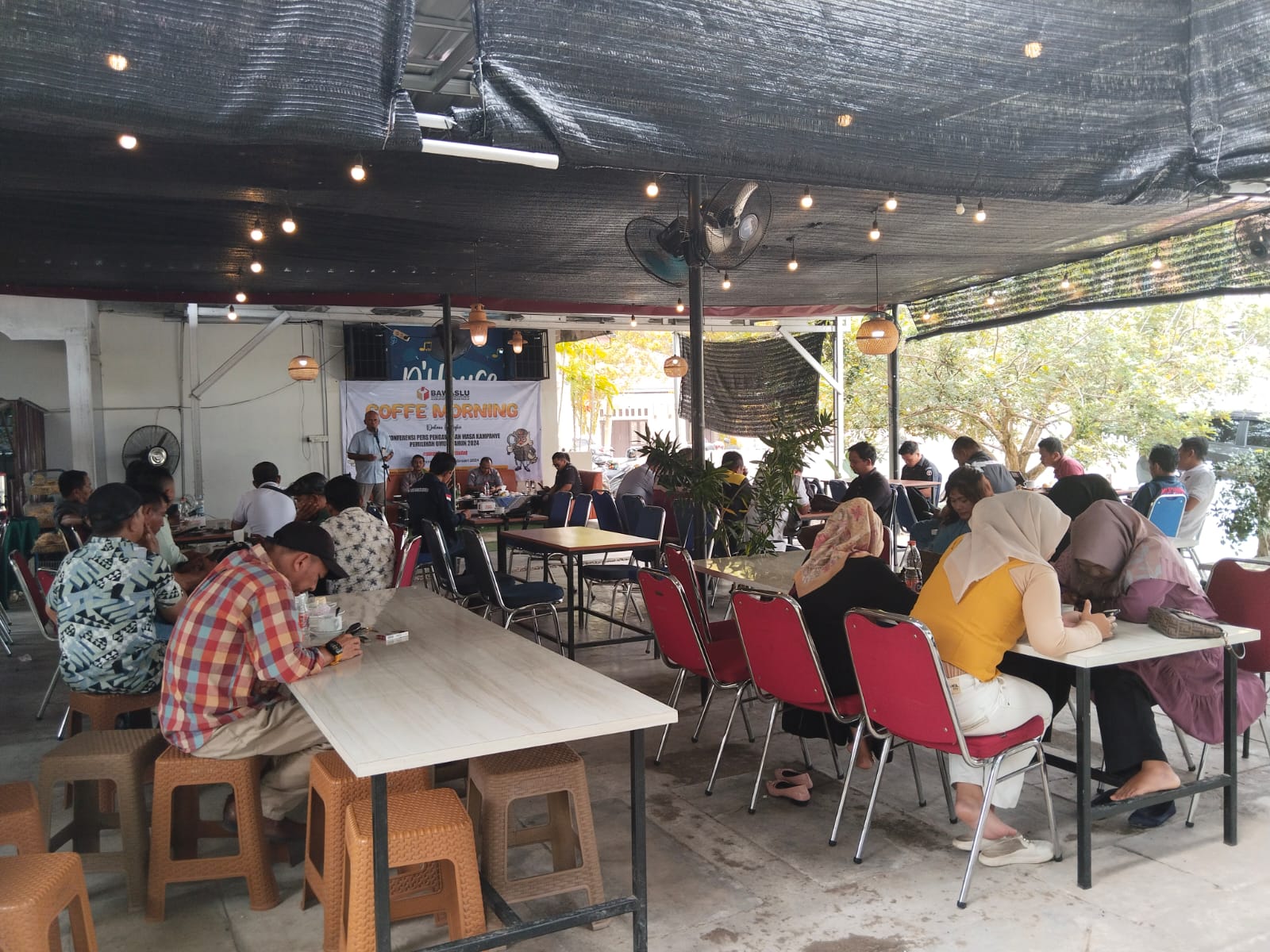 Cooffe Morning Bawaslu Rohul   Dengan Insan Pers, Ketua: Awak Media Berikan Informasi Sejuk