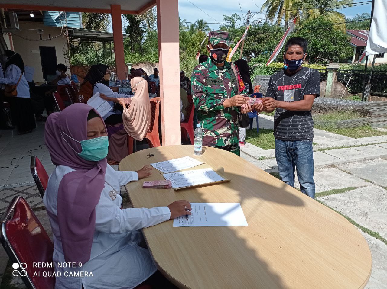 Babinsa Koramil 13/Rokan Mendampingi Penyaluran Bansos BPNT