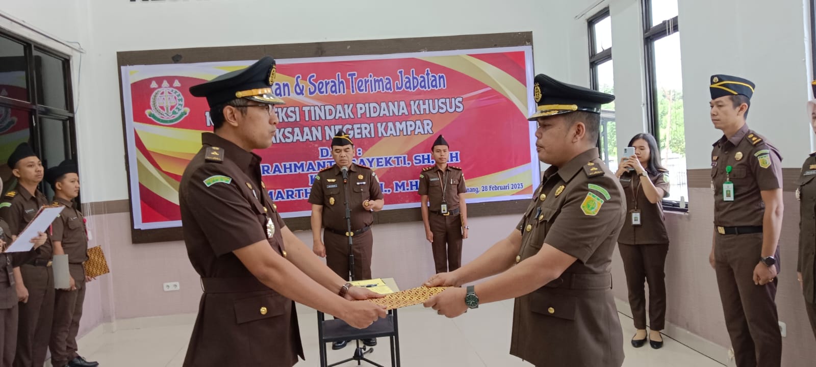 Kasi Pidsus Kejari Kampar Dilaksanakan Pelantikan dan Serah Terima Jabatan