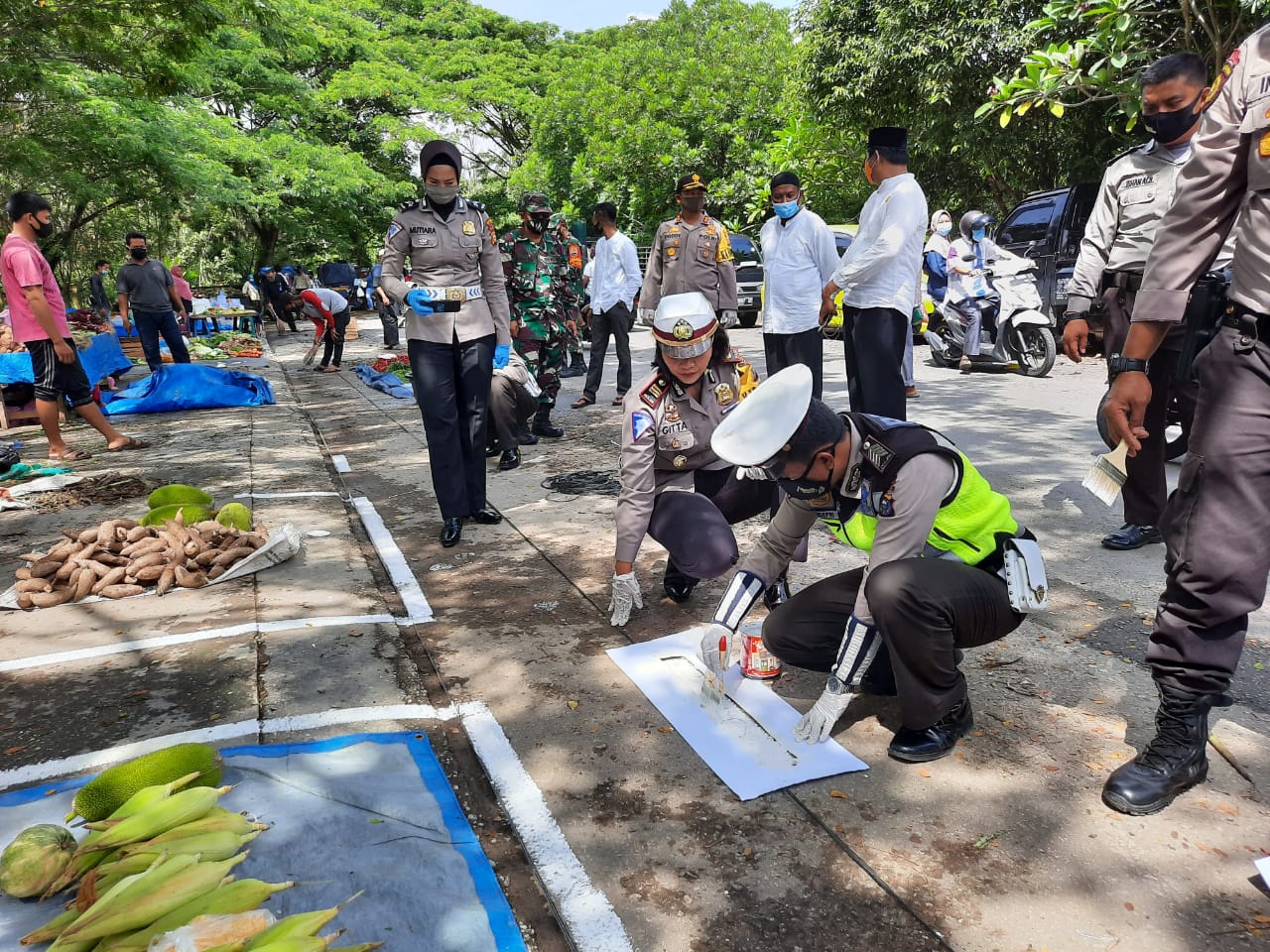 Mencegah Penyebaran Convid 19, Polres Siak Lakukan Giat Rekayasa Sosial Dipasar Belantik Raya.