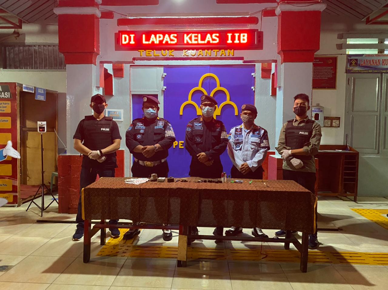 Geledah Kamar Hunian Warga Binaan, Lapas Kelas II B Teluk Kuantan Lakukan Razia Mendadak