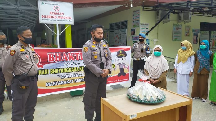 Sambut Hari Bhayangkara ke 74 Tahun,Polsek Tualang Lakukan kegiatan Bakti Sosial & Tali Asi di Puske