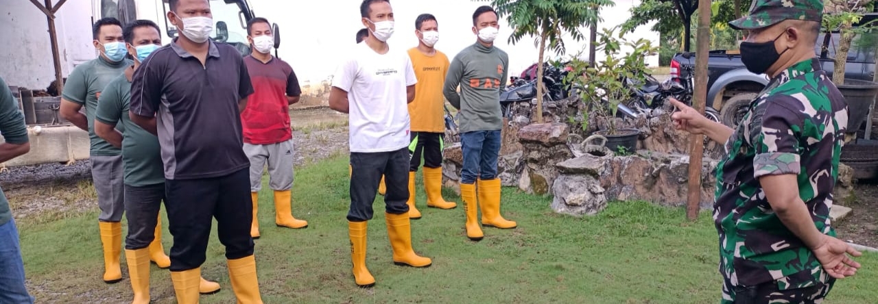 Babinsa Koramil 08/Tandun Ajak Warganya Menjaga Kebersihan Lingkungan