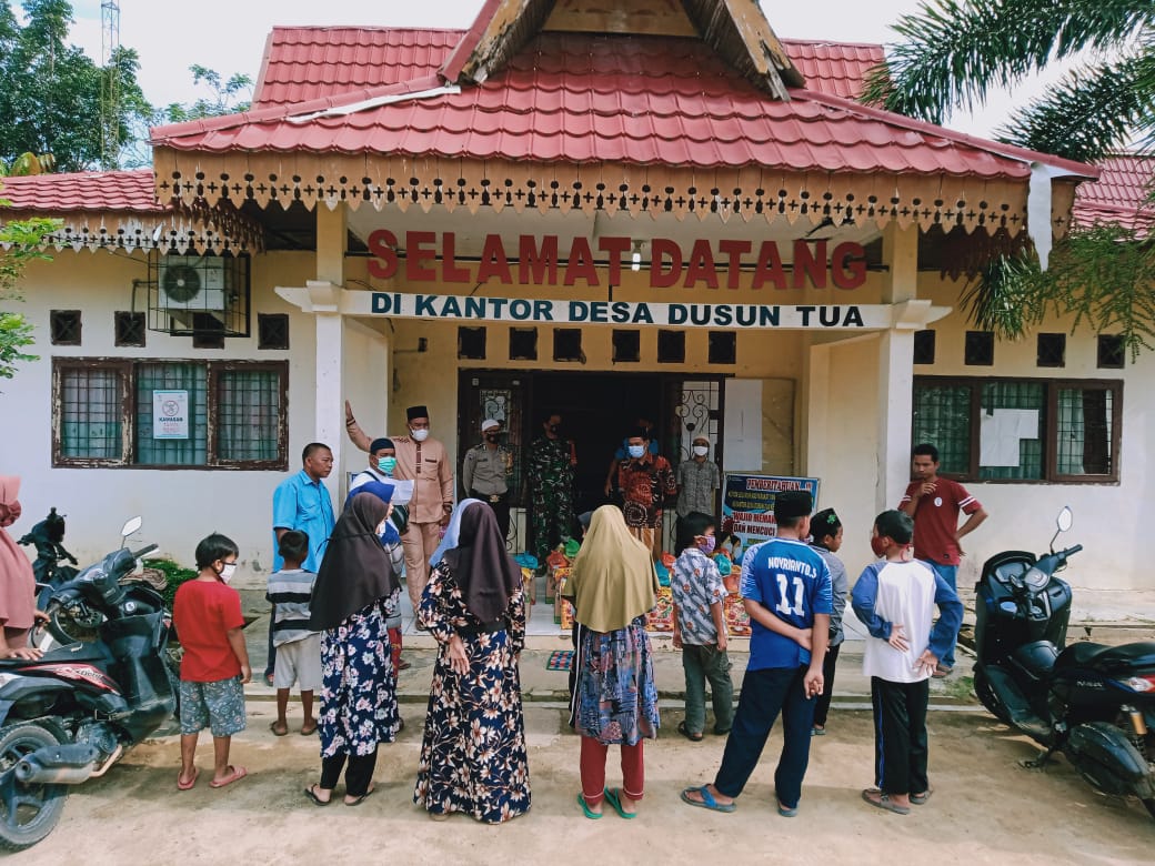 Babinsa Bersama Bhabinkamtibmas dan Pemdes Bagikan Santunan Anak Yatim  