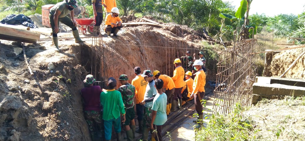 Satgas TMMD Ke-110 Kodim 0313/KPR Semangat Kerja Bersama Masyarakat