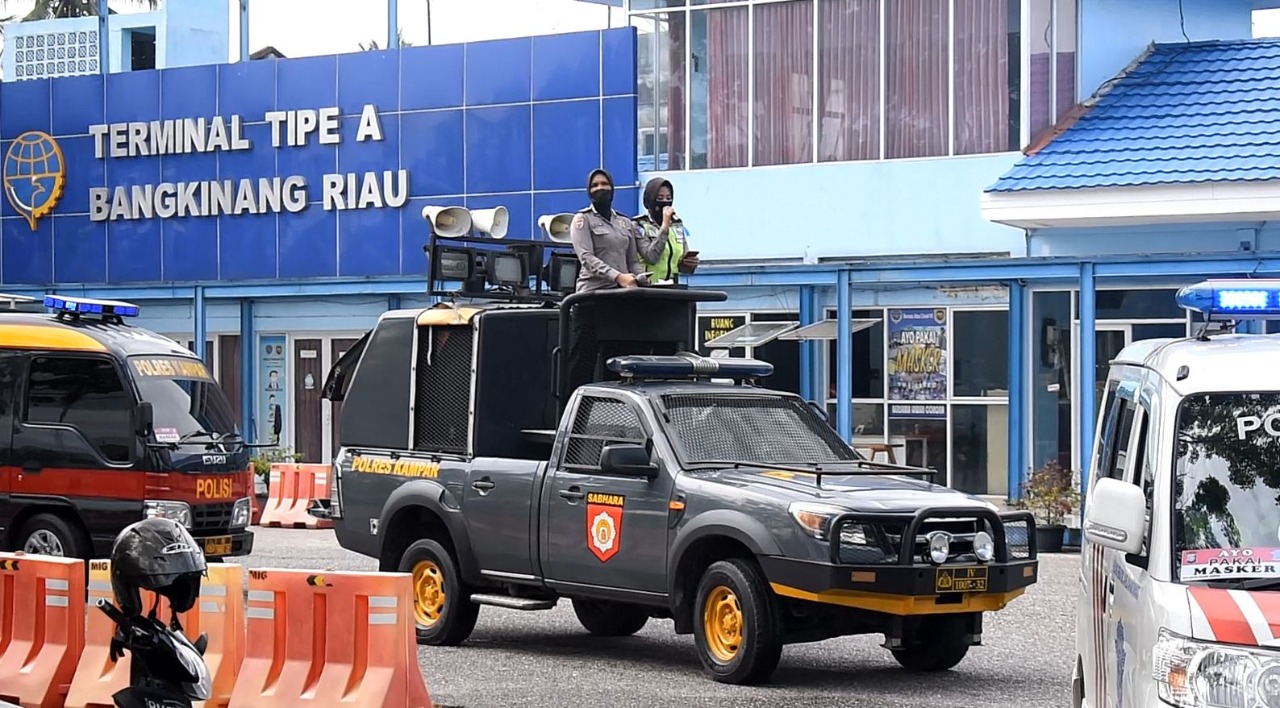 Polres Kampar Kerahkan Para Polwan Sosialisasikan Larangan Mudik Kepada Masyarakat