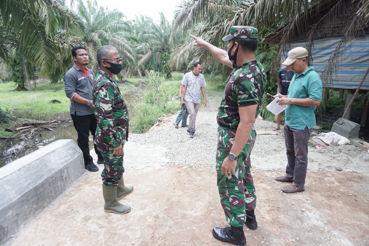 Koordinator TMMD Ke-110, Bersama PUPR Kampar Tinjau  Pelaksanaan Jalan