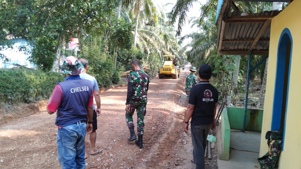 Pemeliharaan Badan Jalan Sepanjang 2,2 KM di desa Tapung Jaya, Capai 5,5 Persen