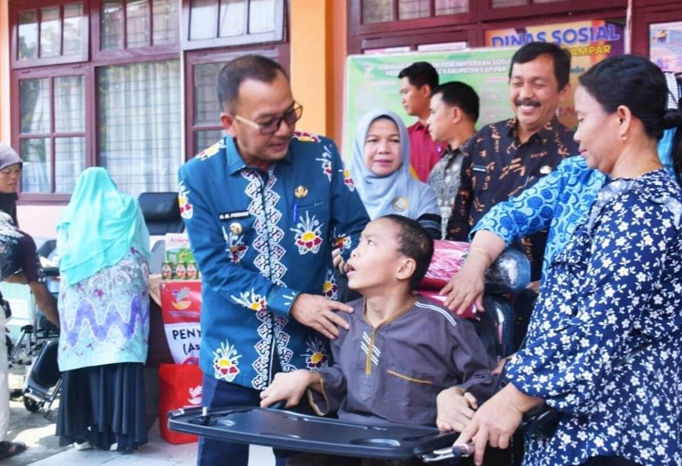 Bantuan Atensi Bagi Penyandang Disabilitas Diserahkan Pj Bupati Kampar Firdaus
