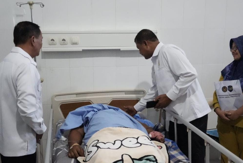 Tiba di Nabire, DIRJENPAS Langsung Sambangi Petugas Lapas yang Terluka