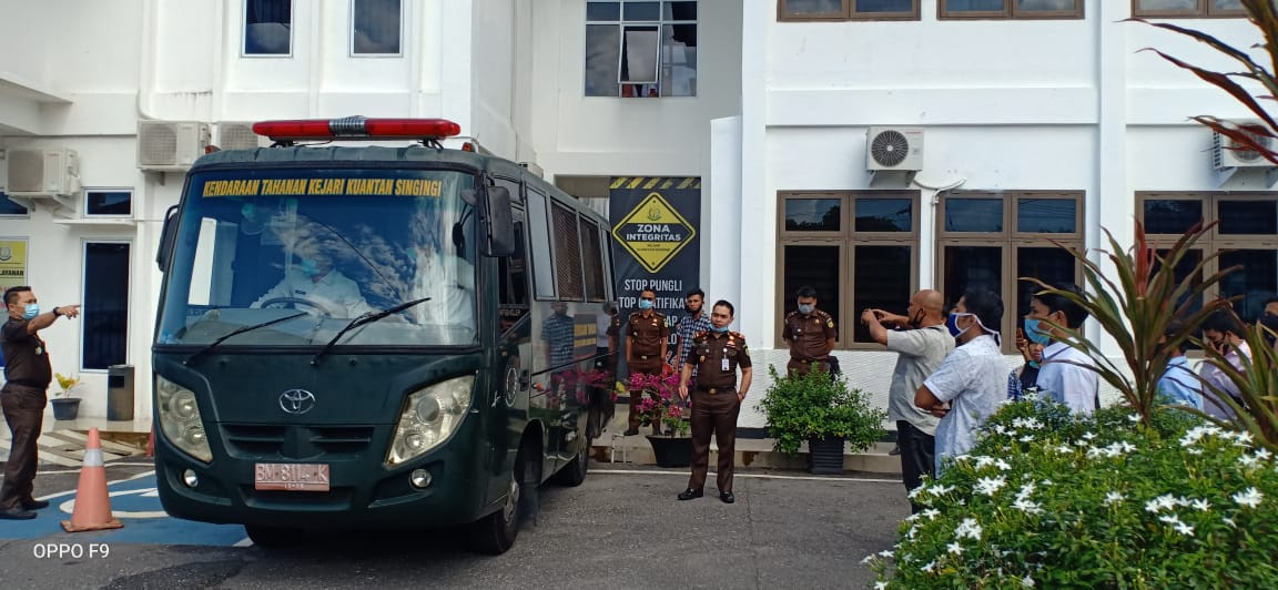 Kejari Kuansing Tahan Lima Tersangka Dugaan Kasus Korupsi di Sekretariat Daerah