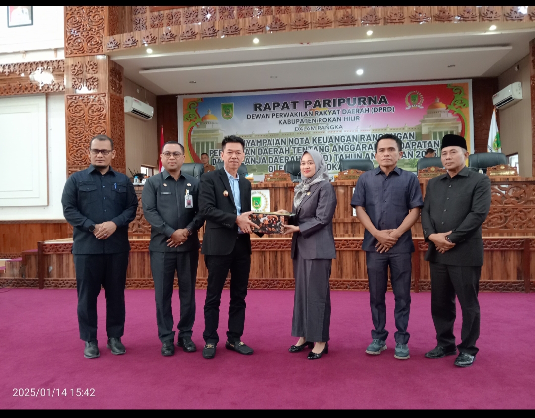 Rapat Paripurna DPRD Rohil, Bupati Sampaikan Nota Keuangan Ranperda Tentang APBD Tahun 2025