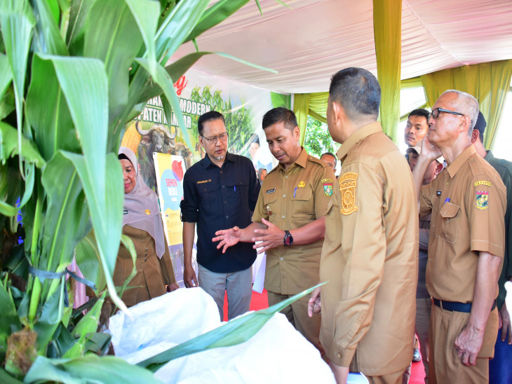 Bupati Kampar Didampingi Kadisbunnak Keswan Kampar Launching Program Peternakan Rakyat Modern