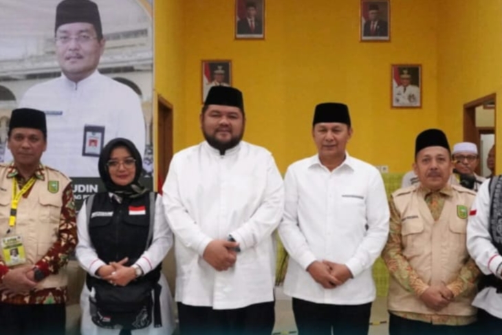 Jamaah Haji Rohul, Disambut Langsung Wabup Indra Gunawan di Pekanbaru