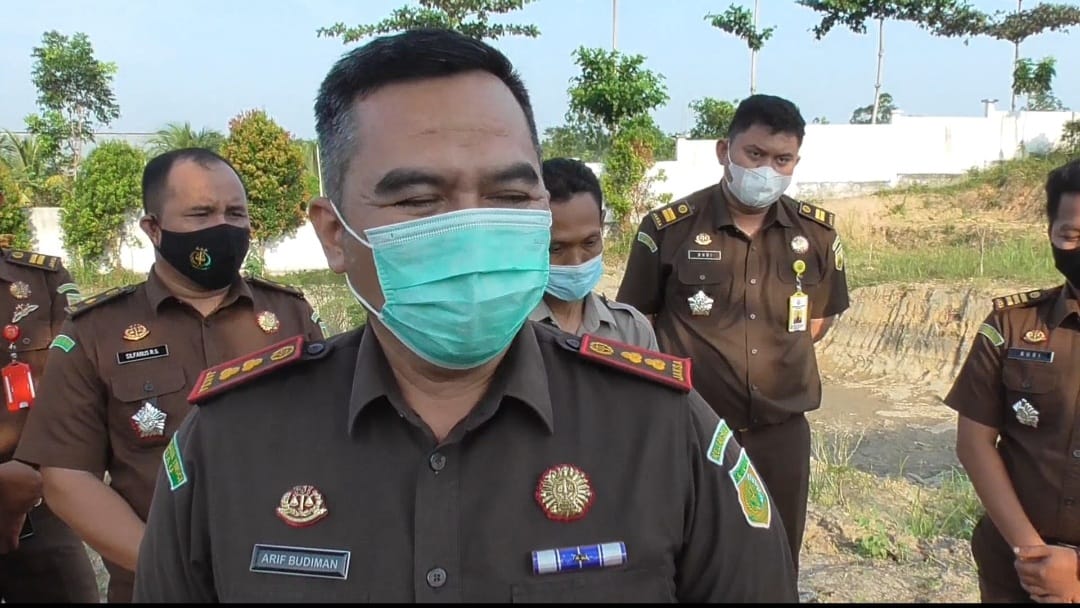 Untuk Menjaga Lingkungan, Kejari Kampar Ajak Masyarakat Tanam Pohon di Lahan Tidur