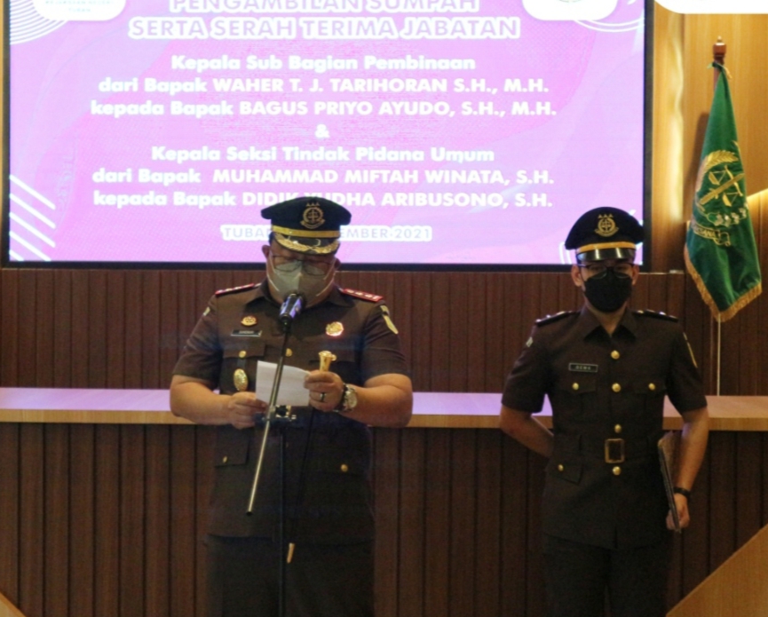 Kejari Tuban Gelar Pelantikan dan Pengambilan Sumpah Kasi Pidum dan Kasubagbin