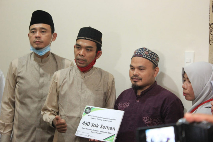 Bersama UAS, Warga Duri Wakafkan Dana Ratusan Juta, Semen dan Emas untuk YTWU