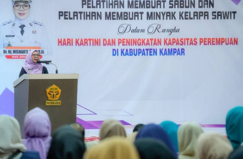Peringati Hari Kartini, Pelatihan Pembuatan Sabun dan Minyak Kelapa Sawit Resmi Dibuka Wabup Kampar