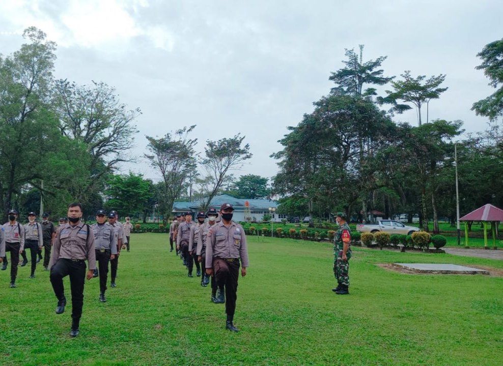 Babinsa Koramil 10/Kunto Darussalam Kodim 0313/KPR Berikan Pelatihan PBB