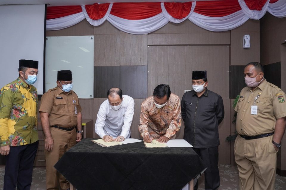 BUMD Tandatangani MoU Dan Juga Serahkan CSR ke Pemkab Kampar.