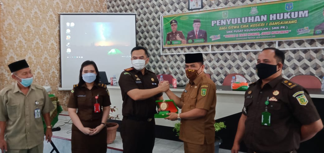 Kejari Kampar Gelar Penyuluhan Hukum di SMKN 1 Bangkinang Kota